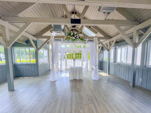 환상적인 웨딩을 위한 공간 (블랙홀과 연회장)