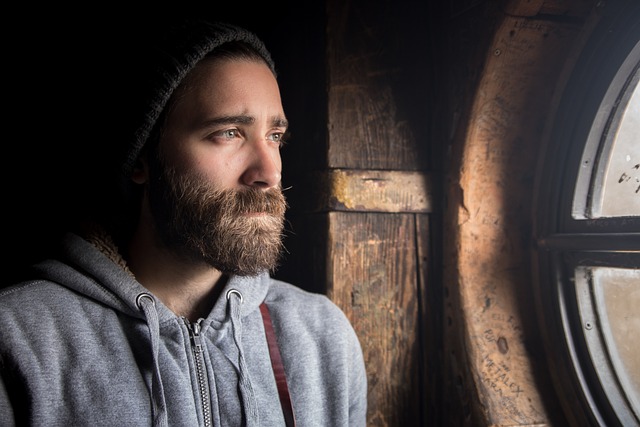빅 로고부터 캐주얼까지, 영포티 패션의 핵심 스타일