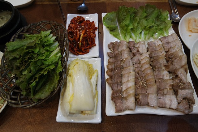 60첩 밥상, 어떤 해산물과 반찬으로 가득할까요?