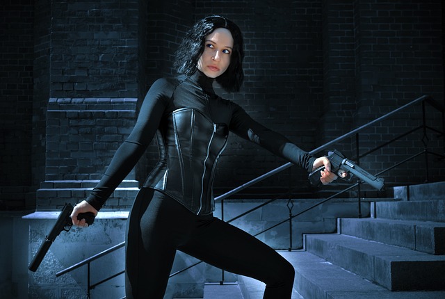 셀린느, 어떤 브랜드인가요? LVMH와 블랙핑크 리사 효과!