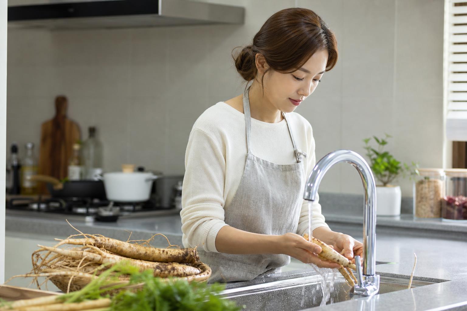 맛있는 더덕고추장무침을 위한 더덕 고르기와 손질 꿀팁