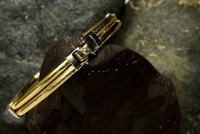 오래오래 반짝이게! 18K 링팔찌 관리법