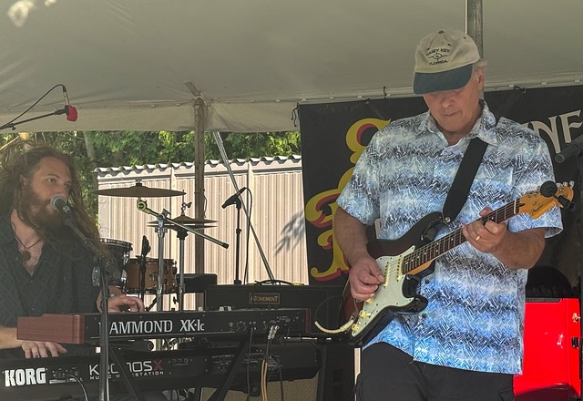 무명 시절의 열정: 인디밴드 활동과 데뷔