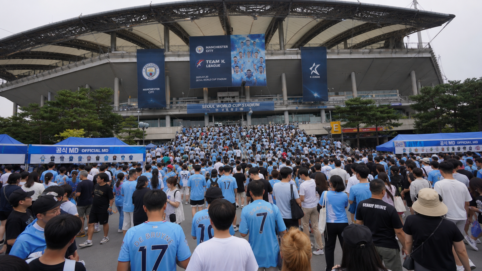 서울월드컵경기장에 모인 한국 축구팬들의 열띤 모습