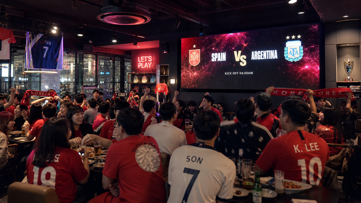 서울의 현대적인 스포츠 바에서 스페인 대 아르헨티나 경기 광고를 보는 열정적인 축구 팬들