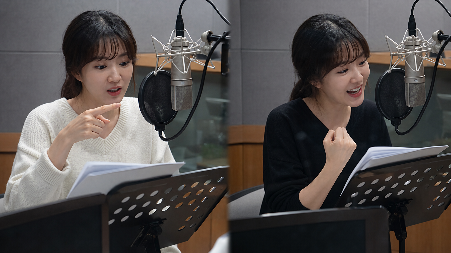 애니메이션 스튜디오 부스에서 두 가지 다른 캐릭터 연기를 펼치는 한국 성우