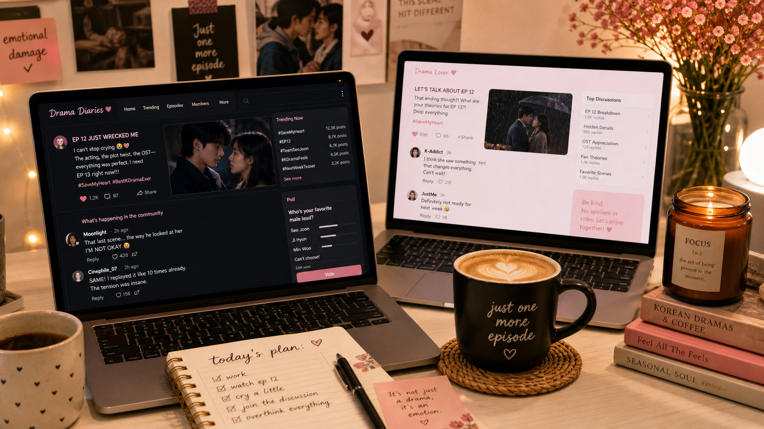 노트북 화면에 드라마 관련 온라인 커뮤니티 토론 장면