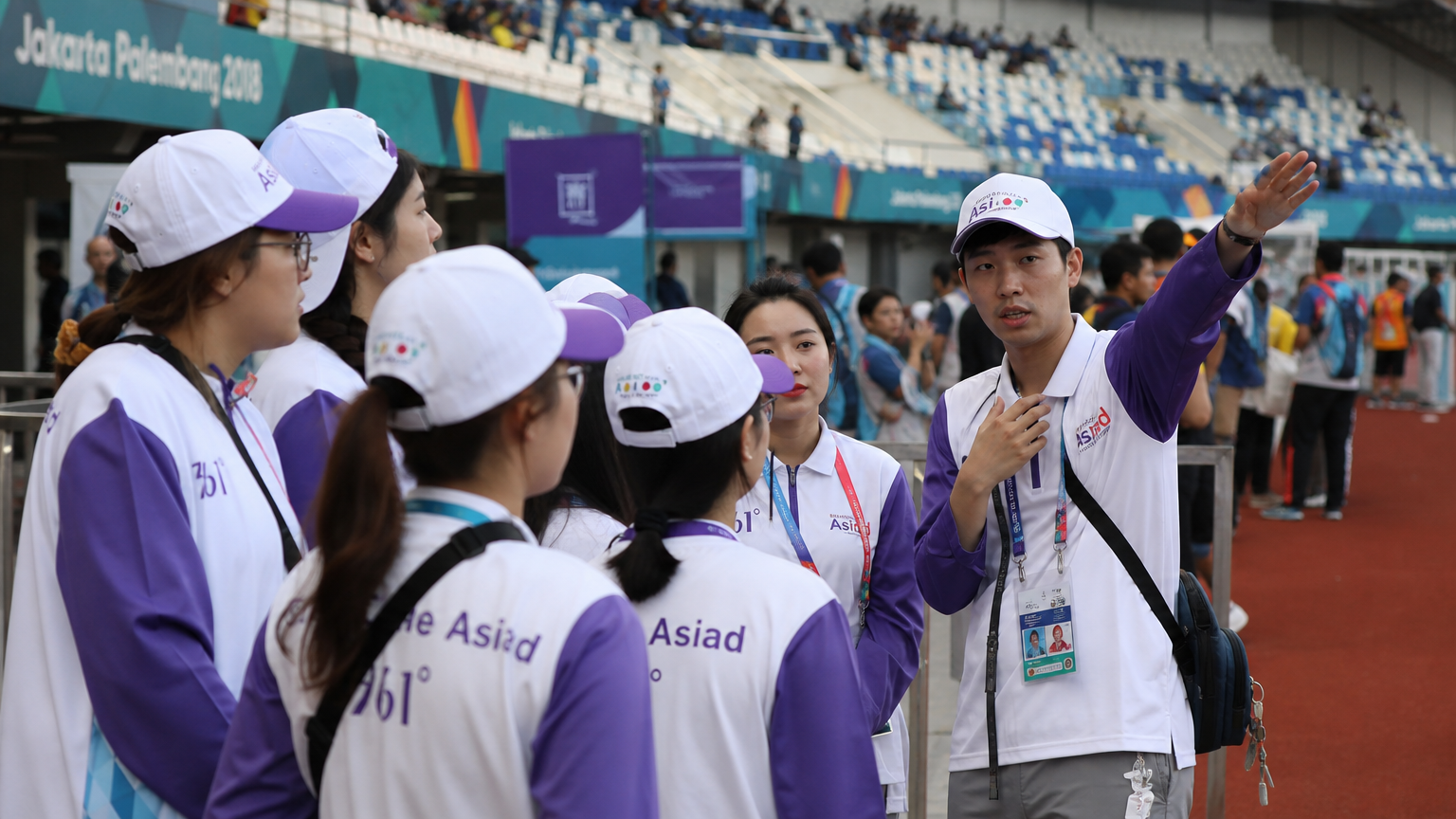 국제 스포츠 행사 운영을 돕는 헌신적인 한국인 자원봉사자들