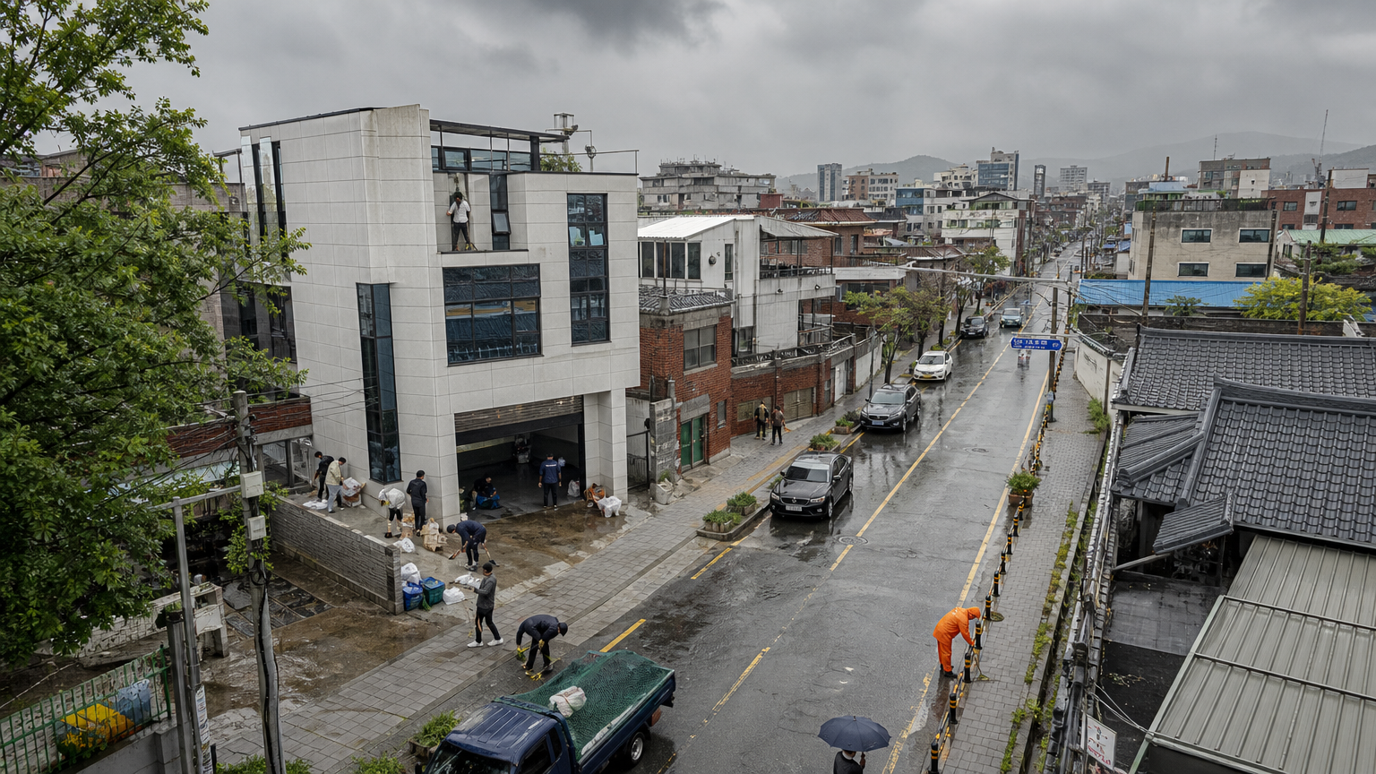 현대적인 한국 동네에서 사람들이 창문을 고정하고 하수구를 정리하며 태풍 준비를 하는 모습