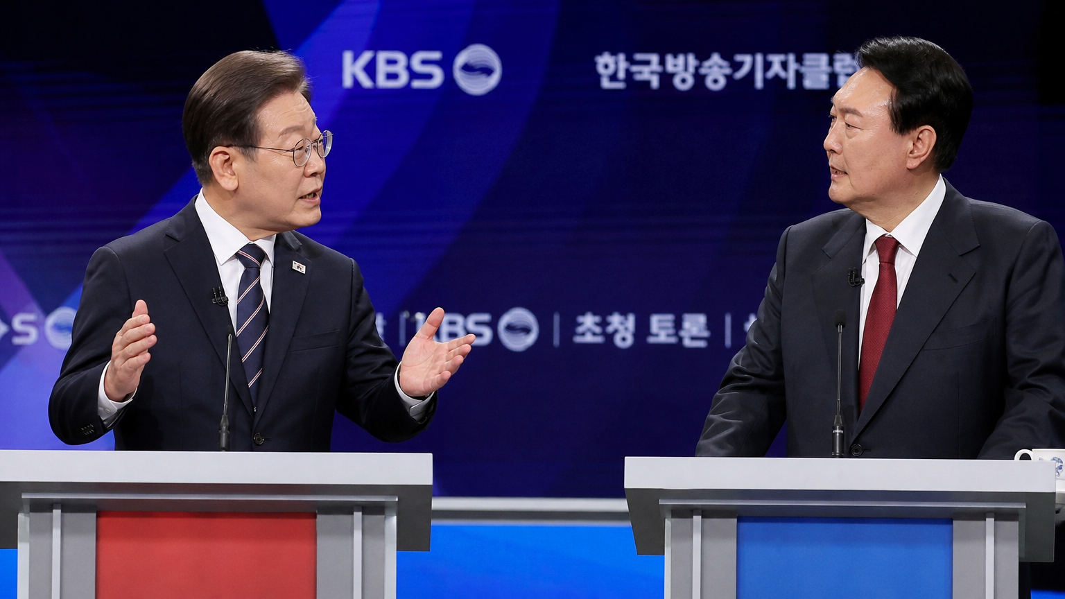 긴장감 넘치는 한국 정치 토론 현장의 모습